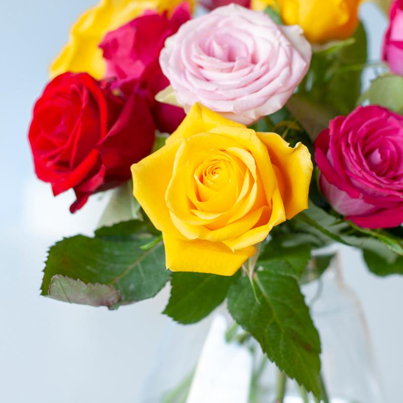 Colorful Roses - Briefkastenstrauß Bunt